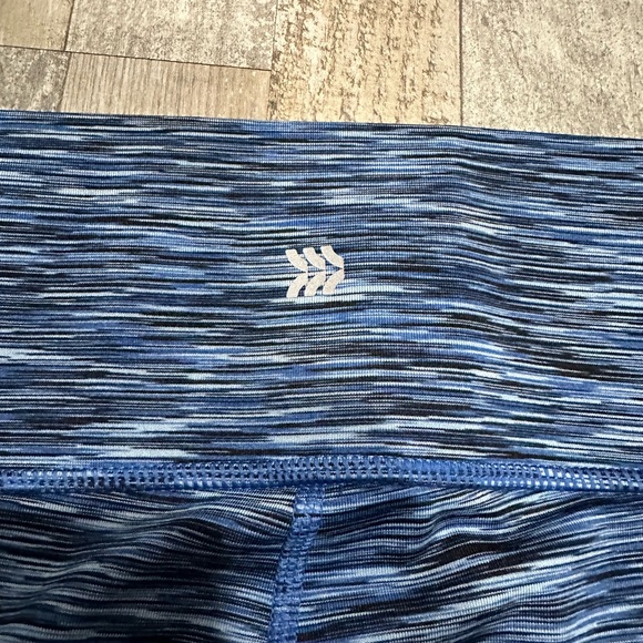 All in Motion Girls’ athletic leggings size XL 14-16, pockets on both sides - Picture 6 of 6